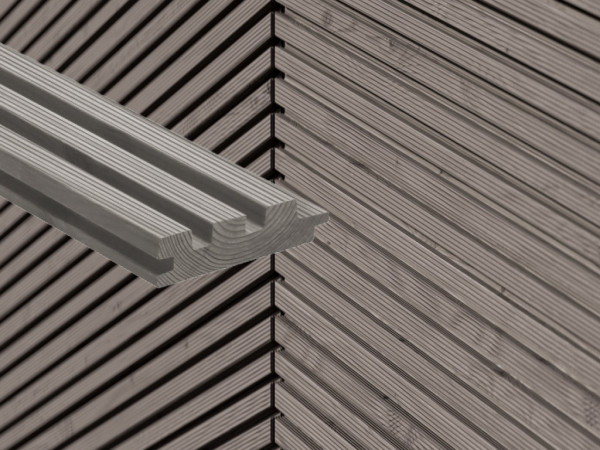 Fassadenverkleidung Thermokiefer hellgrau lasiert Triple-Rhombus