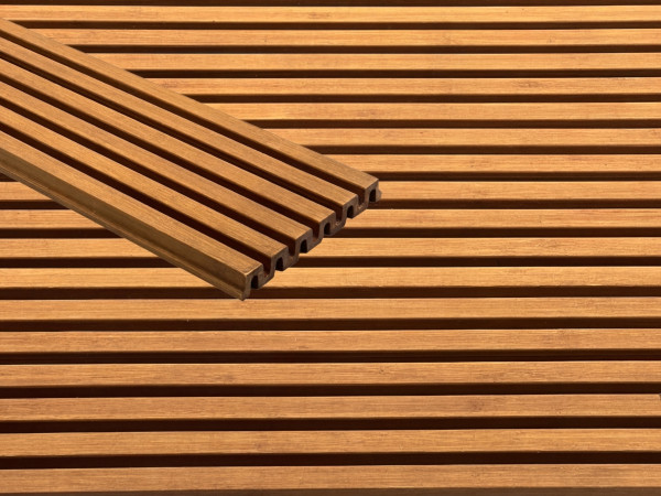 Fassadenverkleidung Bambus lackiert Rhombusprofil